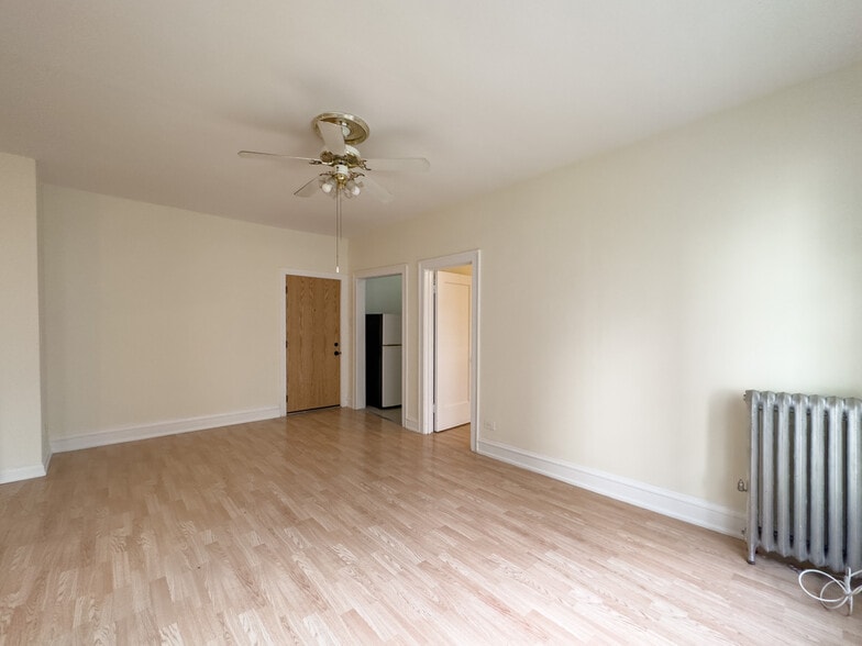 Building Photo - 4856 N Damen Ave