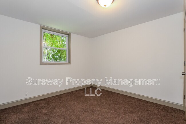 Building Photo - 709 Colwell Rd