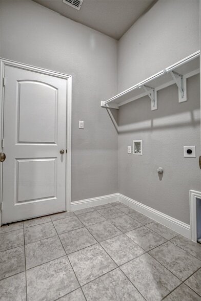 Building Photo - 207 Gardenia Dr