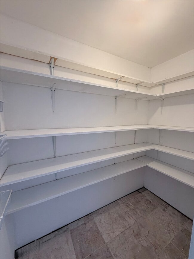 Building Photo - 618 Sulphur St