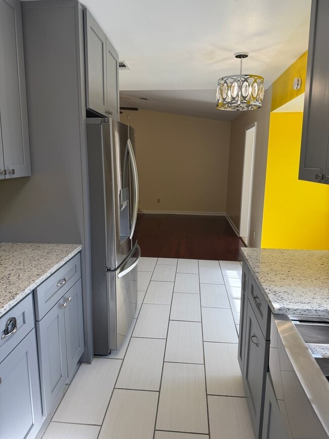 Building Photo - Beautiful Updated Ranch Style Home