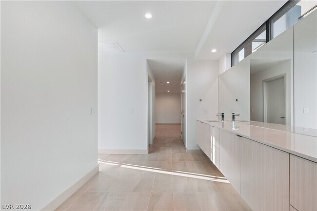 Building Photo - 66 Lakefront Dr