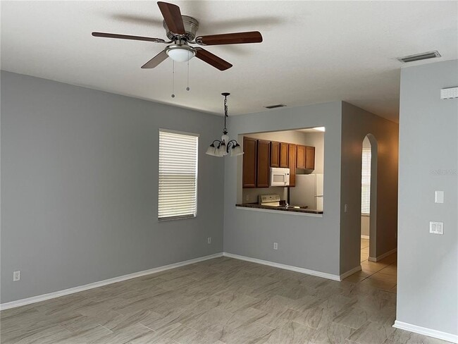 Building Photo - 2061 Retreat View Cir