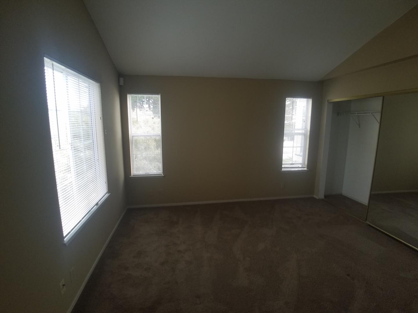 Building Photo - Prime Location Richmond Marina Townhouse