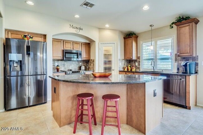 Building Photo - 2938 E Quiet Hollow Ln