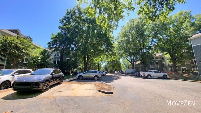 Building Photo - 1221 Westview Ln