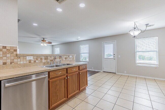 Building Photo - 6117 Tamaron