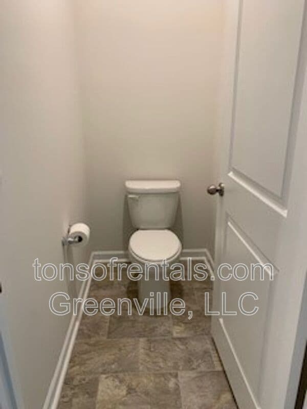 Building Photo - 938 Pineland Dr