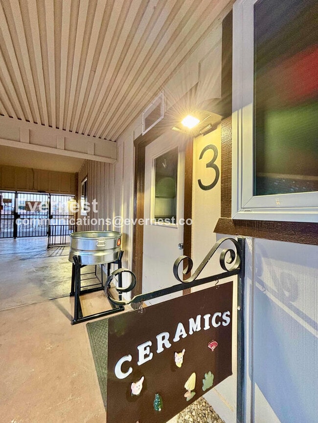 Building Photo - 28848 Del Monte Dr