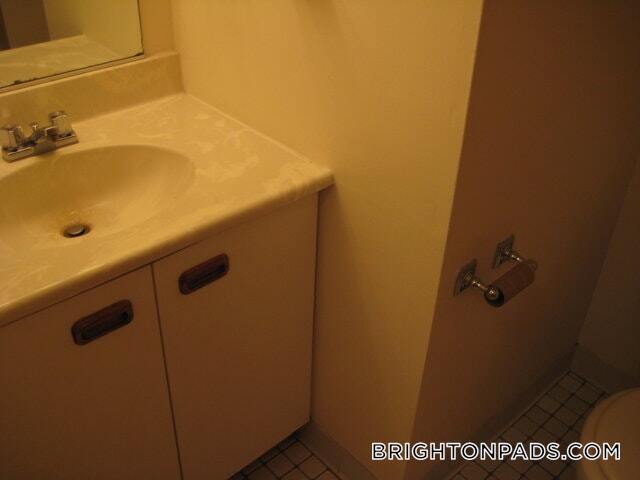 Building Photo - 144 N Beacon St