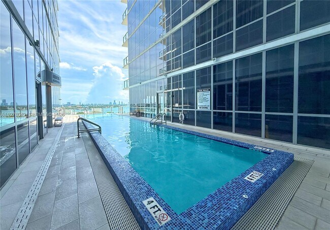 Building Photo - 1100 Biscayne Blvd