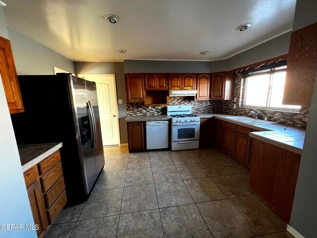 Building Photo - 112 De Leon Dr