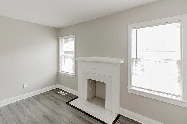 Building Photo - 608 12th Ave