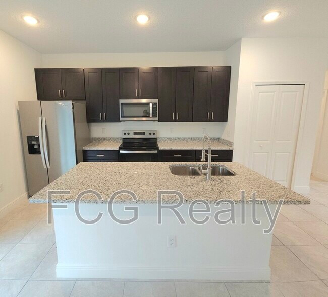 Building Photo - 10616 N Didiscus Dr