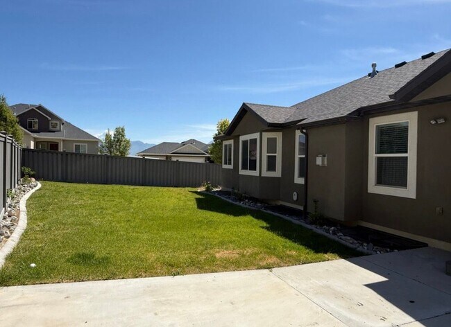 Building Photo - 7081 Hollow View Ct