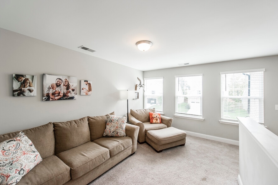 Building Photo - 1048 Westgate Dr