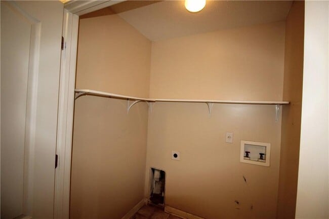 Building Photo - 1402 Bayrose Cir