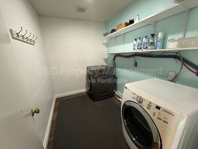 Building Photo - 23306 Daisy Dr