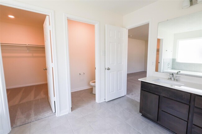 Building Photo - 9426 Castillo Ct