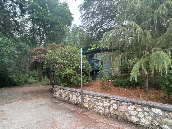 Building Photo - Charming 4 Bed Happy Valley Home