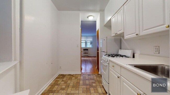 Building Photo - 502 E 88th St