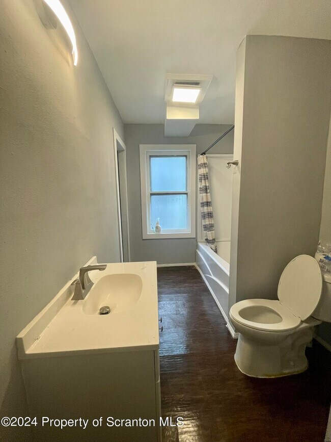 Building Photo - 112 Salem Ave