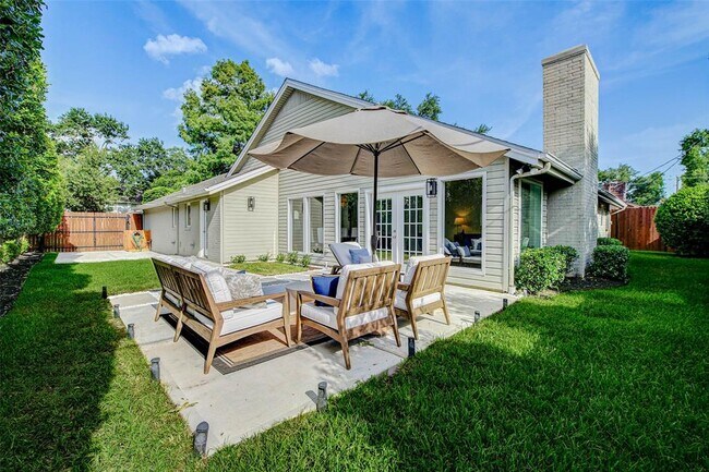 Building Photo - 2907 Fontana Dr