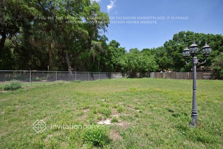 Building Photo - 1904 High Glen Ct N