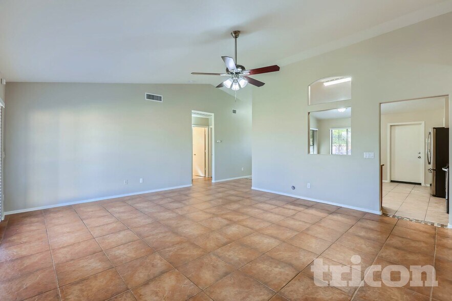 Building Photo - 2601 S 79th Dr