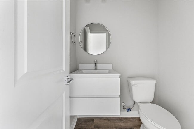 Building Photo - New Listing! Beautiful 3 Bed, 2.5 Bath Home