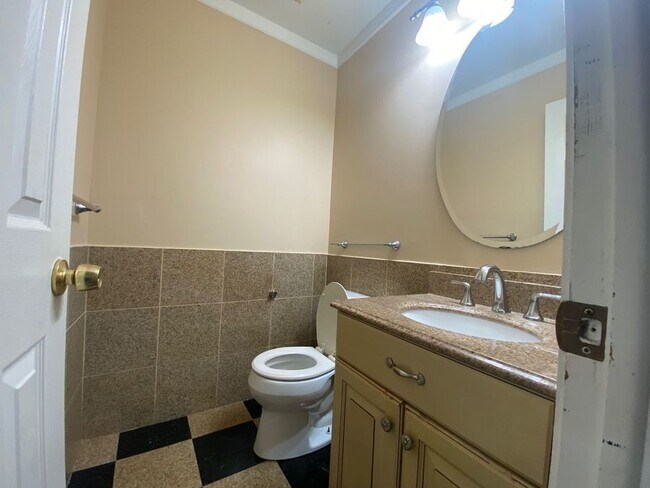 Building Photo - 17381 Washington Ct