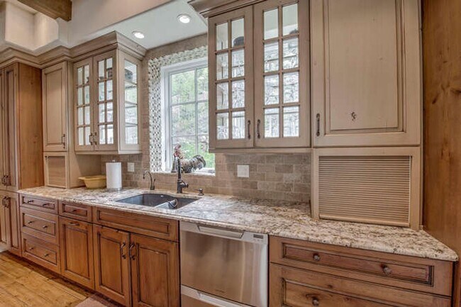 Building Photo - Winter Rental