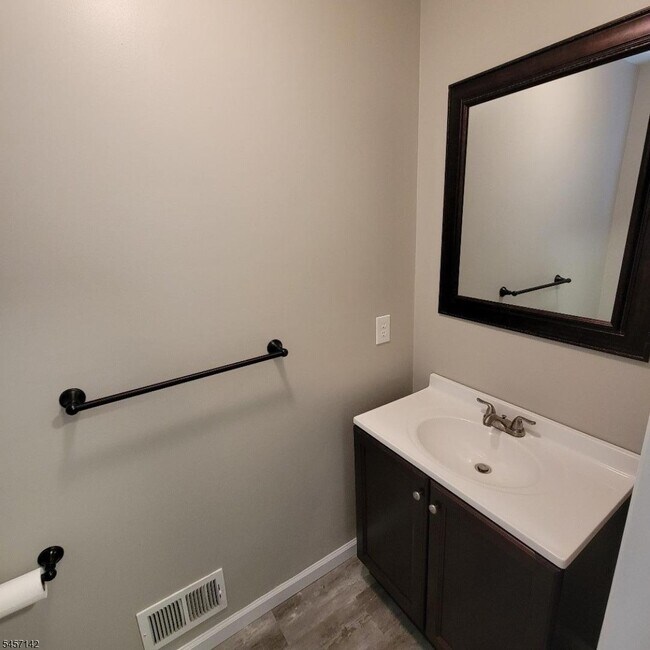 Building Photo - 910 Reed Ct