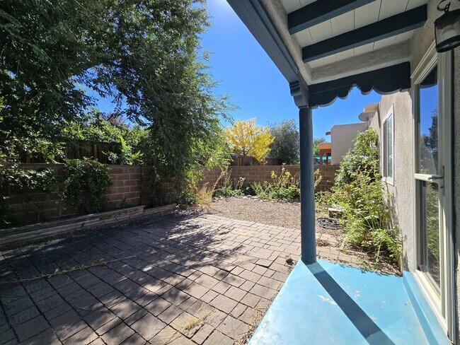 Building Photo - 2071 Placita De Vida