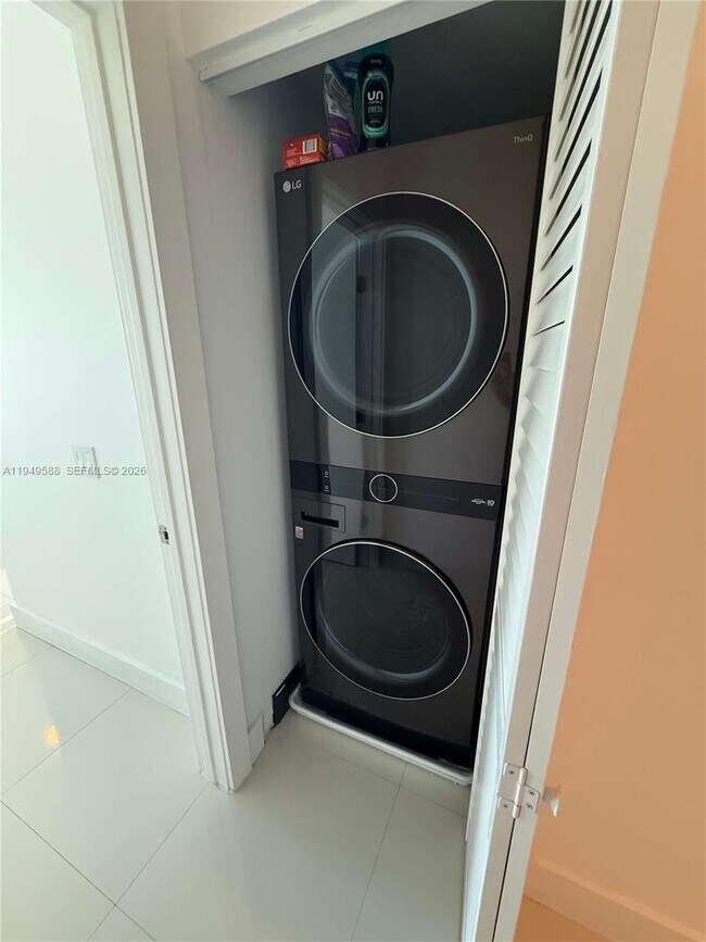 Building Photo - 60 SW 13th St