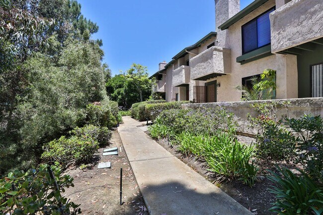 Building Photo - La Jolla Townhome with Garage & Private Deck