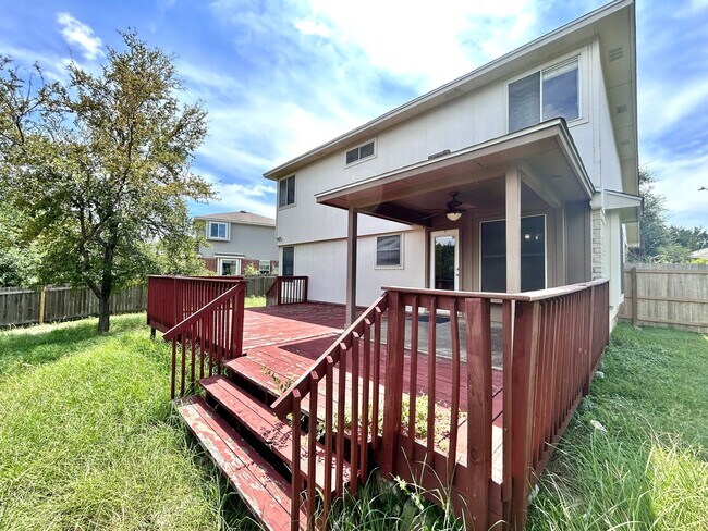 Building Photo - Lovely & Spacious 3/BR 2.5/BA Home in Roun...