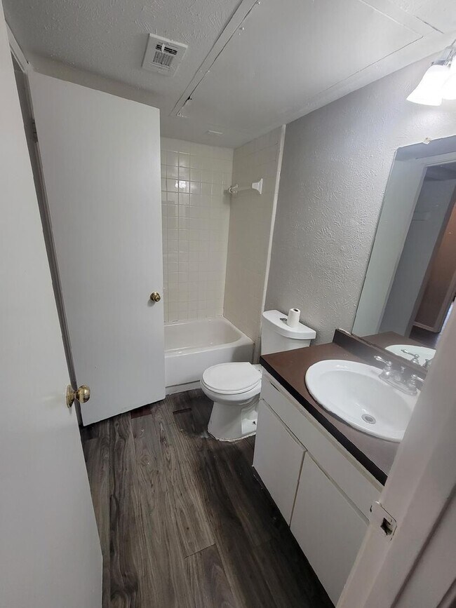 Building Photo - Discover the home and live like royalty!