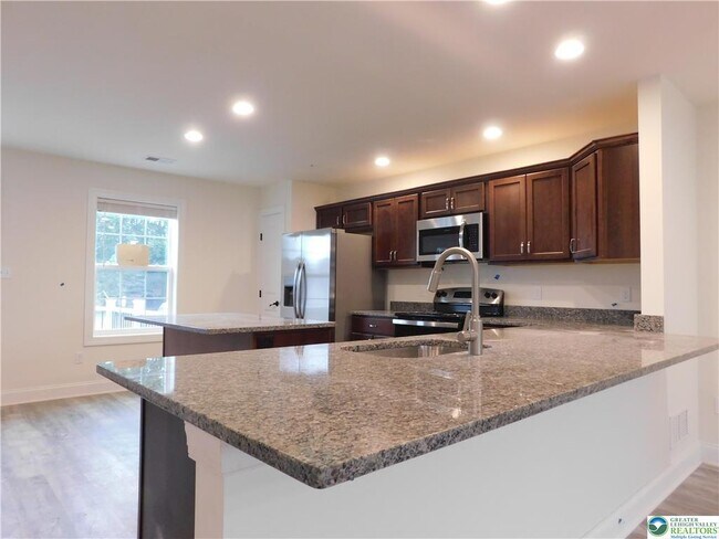 Building Photo - 1549 Burkhardt St