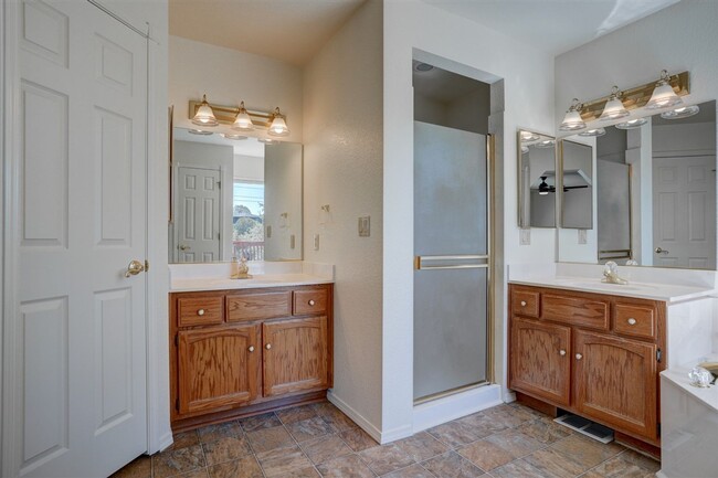 Building Photo - Freshly painted, 3 Bedroom, 2 Bath Home in...