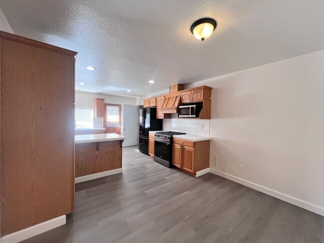 Building Photo - EBS T 37565