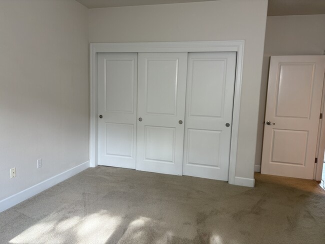 Building Photo - 7442 S Virginia Ave