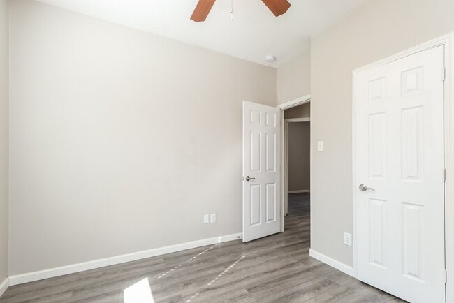 Building Photo - 443 Oak Chase Dr