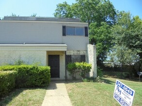 Building Photo - Anthony Circle Townhomes, Enterprise, AL