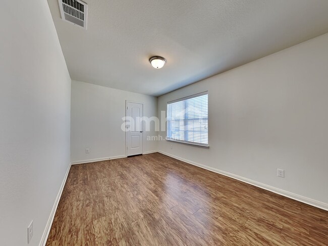 Building Photo - 1012 Summer Stream Rd