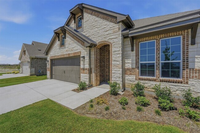 Building Photo - 2105 Bluebird Ln
