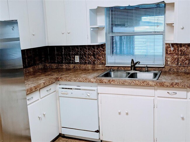 Building Photo - 1310 W Woodlawn Ave