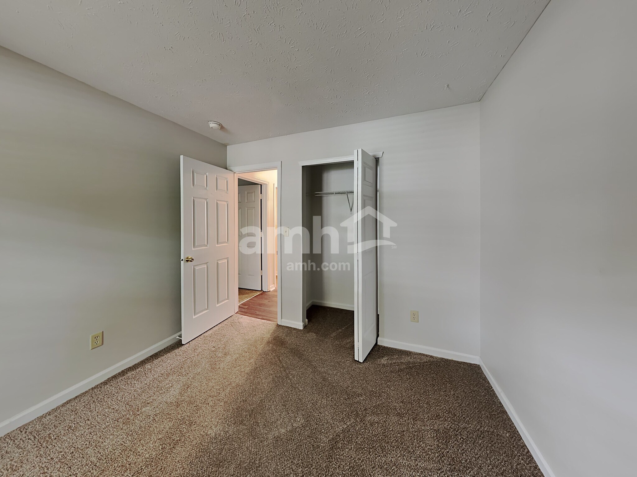 Building Photo - 1090 Meadowview Ct