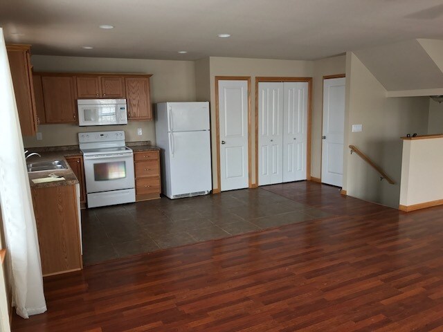 Building Photo - 3130 SW Arlan Ln