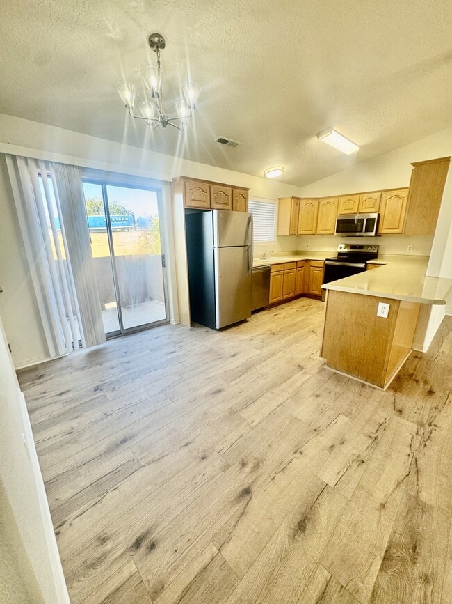 Building Photo - 1122 E 300 S